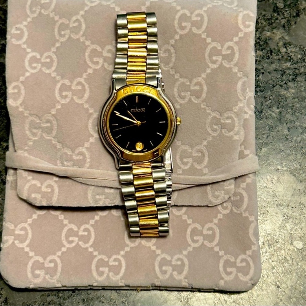 🦁 Gucci Embossed Watch - Picture 4 of 14